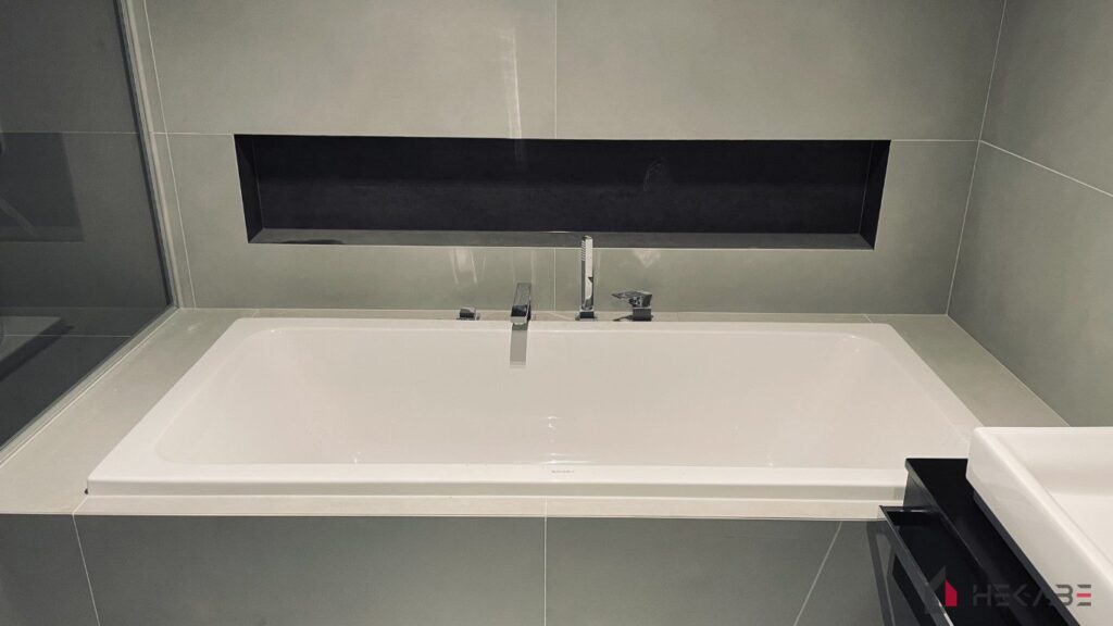 Łazienka Bażantów Katowice — projekt Hekabe, wykończenia wnętrz premium