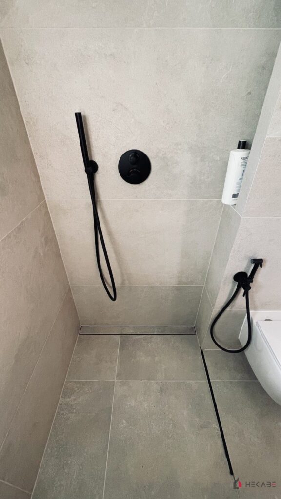 Łazienka Kochłowice Ruda Śląska — projekt Hekabe, wykończenia wnętrz premium