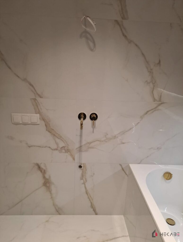 Łazienka Korfantego Katowice — projekt Hekabe, wykończenia wnętrz premium