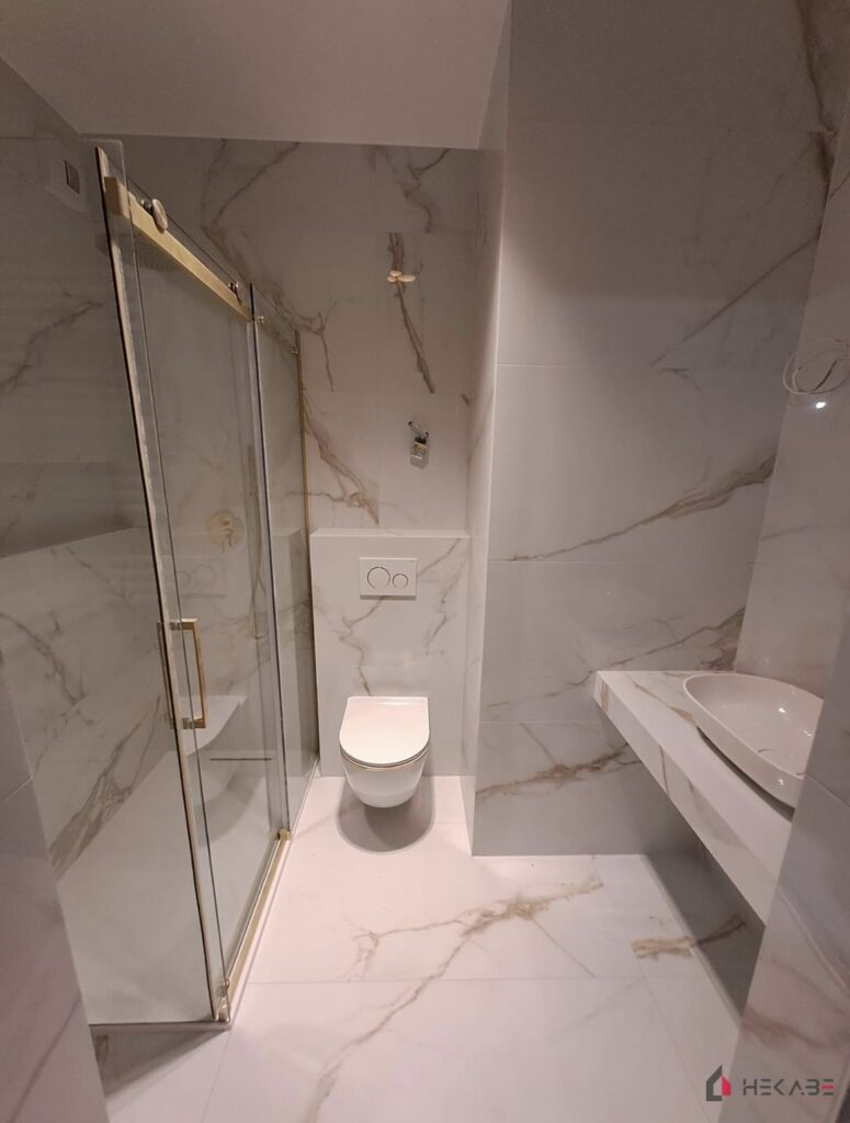 Łazienka Korfantego Katowice — projekt Hekabe, wykończenia wnętrz premium