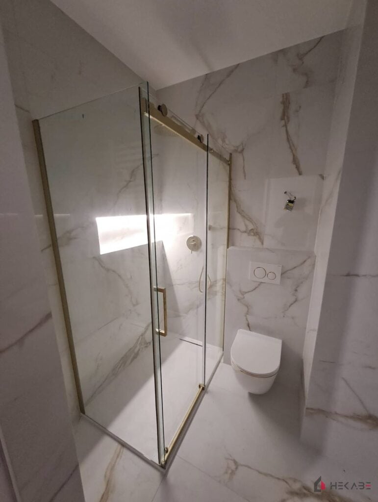 Łazienka Korfantego Katowice — projekt Hekabe, wykończenia wnętrz premium