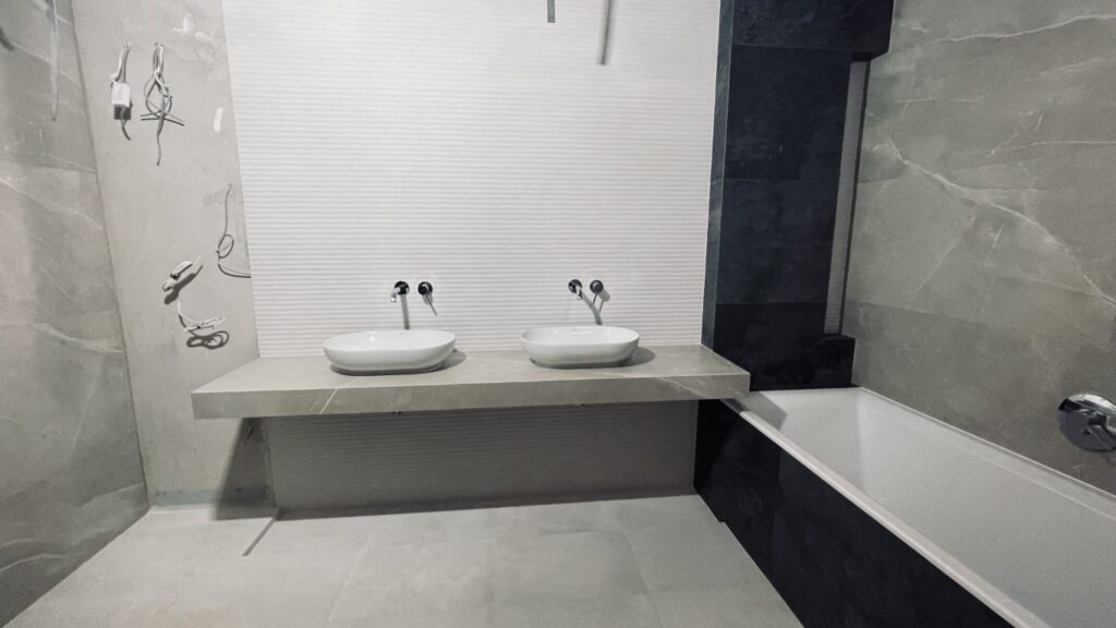 Łazienka premium z podwójnymi umywalkami — remont łazienki Katowice, Hekabe