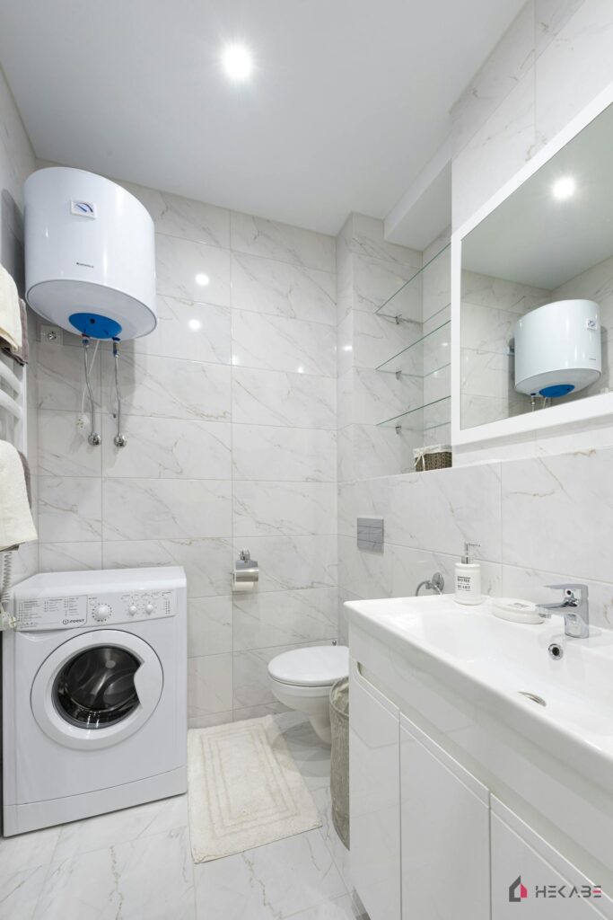 Łazienka Żurawia Katowice — projekt Hekabe, wykończenia wnętrz premium