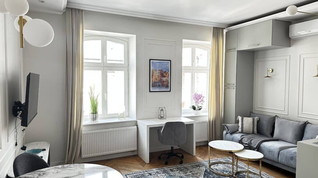 Wykończone mieszkanie w Katowicach — elegancki salon z meblami, realizacja Hekabe